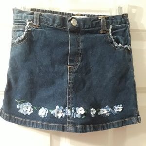 💙💚SOLD💙💚Adorable denim skirt w flower accents